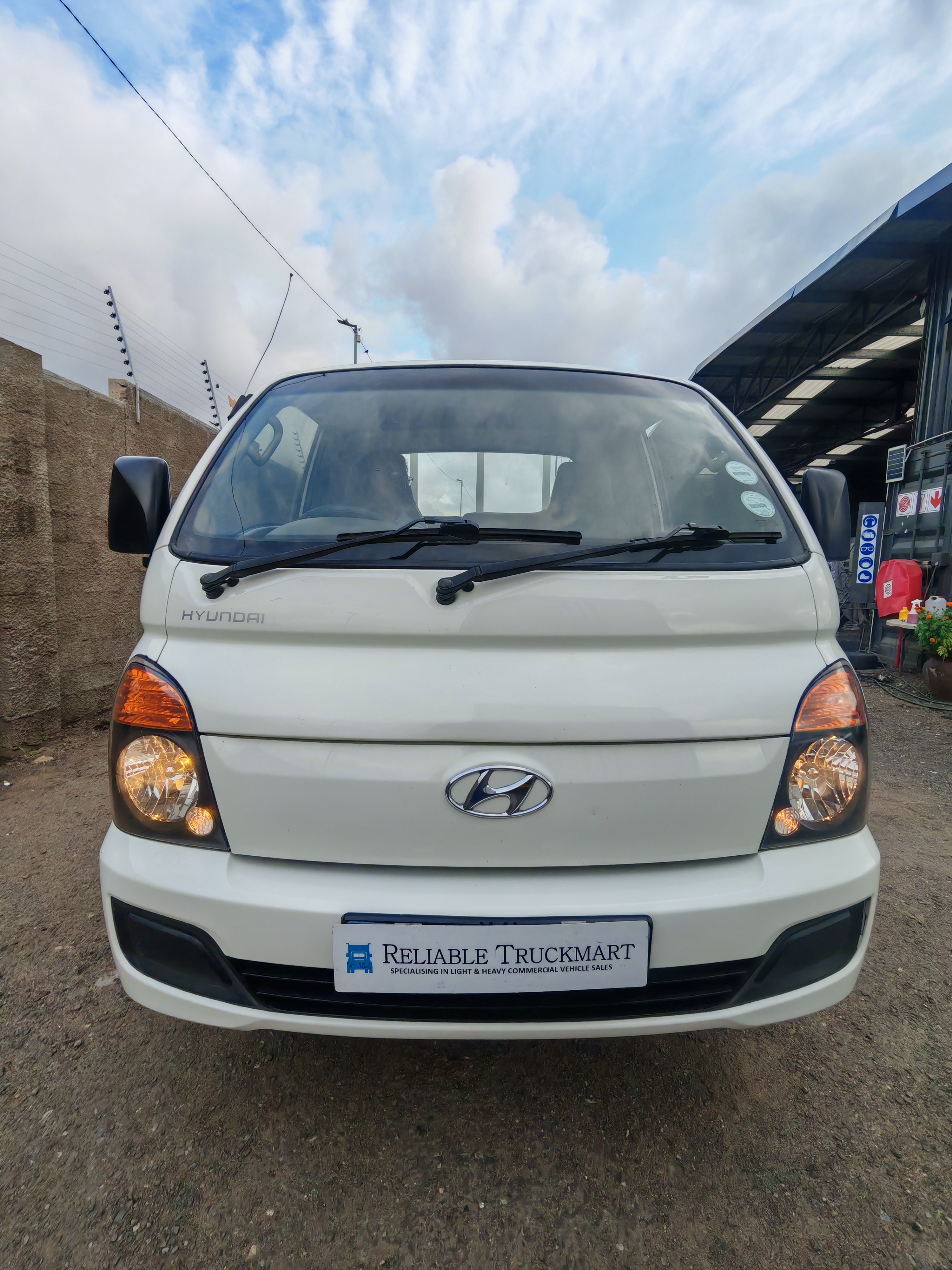 2014 HYUNDAI H100 2.6D DROPSIDE
